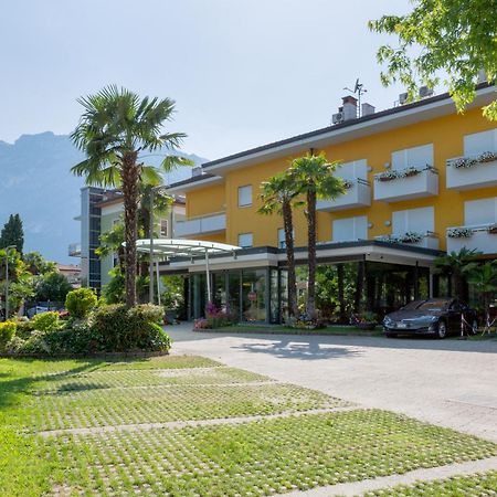 Appartamento Campagnola Mansardato Con Soppalco Riva del Garda Buitenkant foto