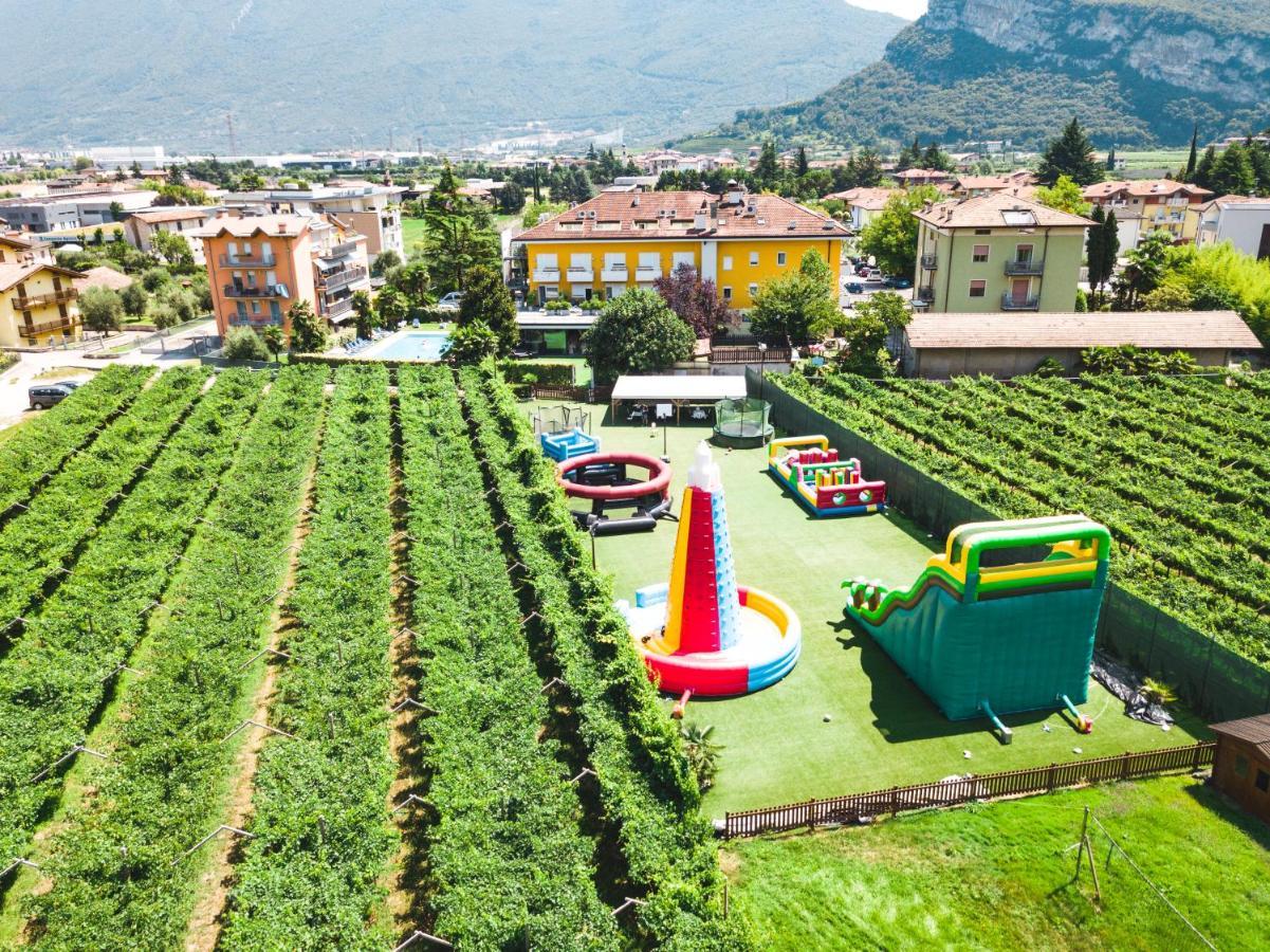 Appartamento Campagnola Mansardato Con Soppalco Riva del Garda Buitenkant foto