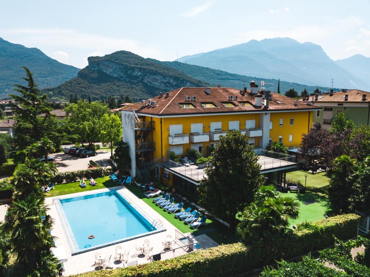 Appartamento Campagnola Mansardato Con Soppalco Riva del Garda Buitenkant foto