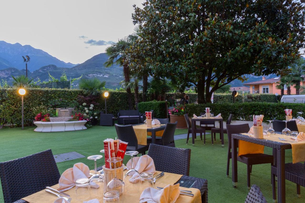 Appartamento Campagnola Mansardato Con Soppalco Riva del Garda Buitenkant foto