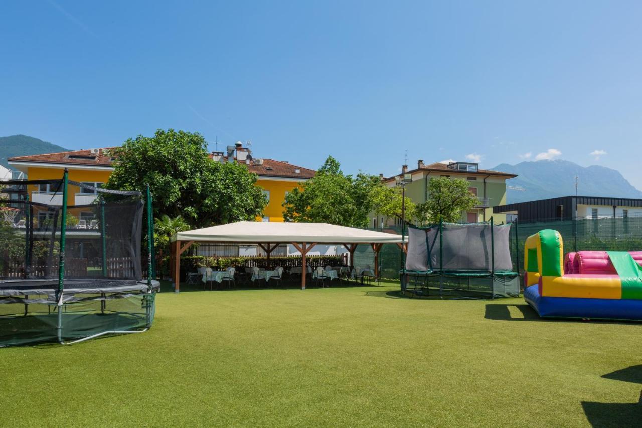 Appartamento Campagnola Mansardato Con Soppalco Riva del Garda Buitenkant foto