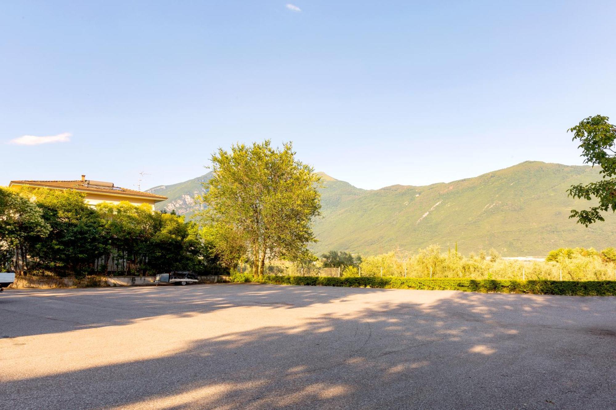 Appartamento Campagnola Mansardato Con Soppalco Riva del Garda Buitenkant foto